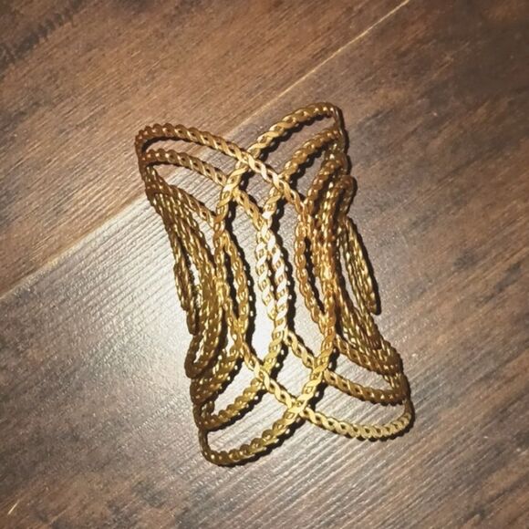 Big bronze colored costume jewelry bracelet - Picture 1 of 3